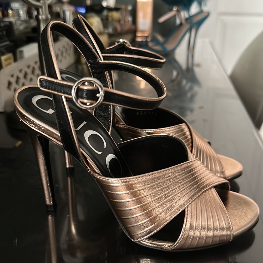 Gucci metallic finish cross-strap 104 mm sandals - Picture 9 of 17